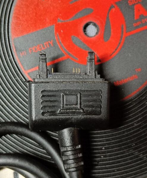 Файл:Fastport cable.jpg