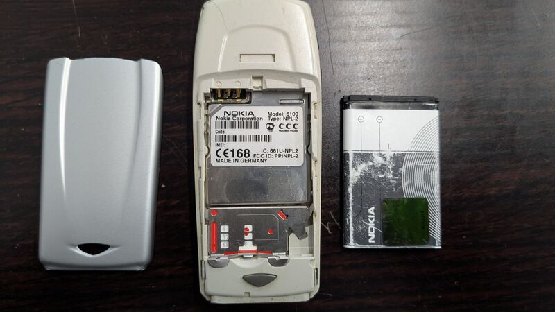 Файл:Nokia 6100 back bat2.jpg